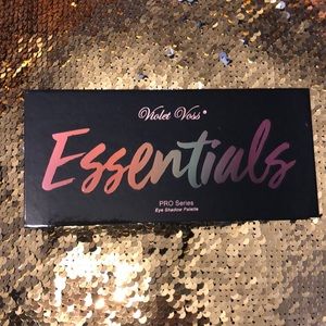 Violet Voss essentials pro series palette